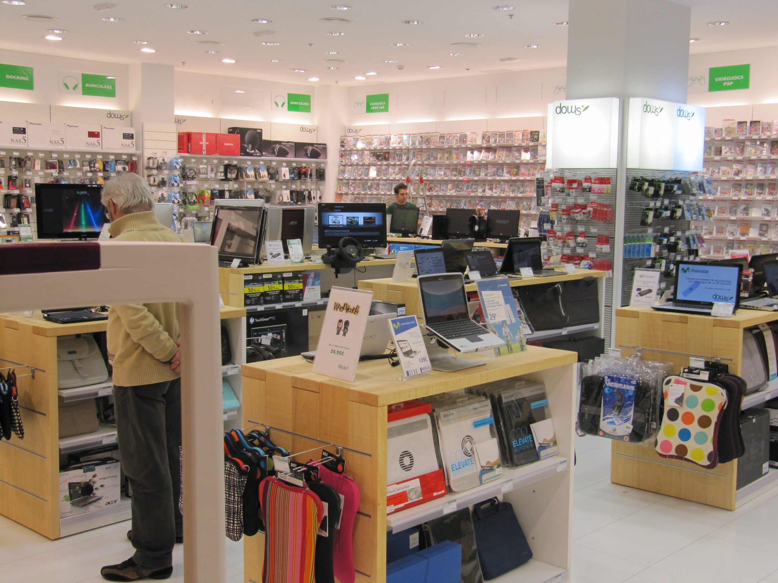 Equipamiento para Tiendas Informatica - Mejora tu Exposición